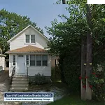 Cozy 3 Bedroom Downtown Cottage With Complimentary Breakfast Delivered Daily To The Rental