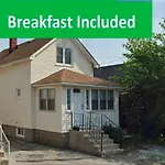 Cozy 3 Bedroom Downtown Cottage With Complimentary Breakfast Delivered Daily To The Rental