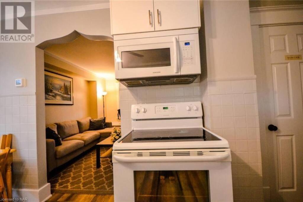 Cozy 3 Bedroom Downtown With Complimentary Breakfast Delivered Daily To The Casa vacanze Niagara Falls