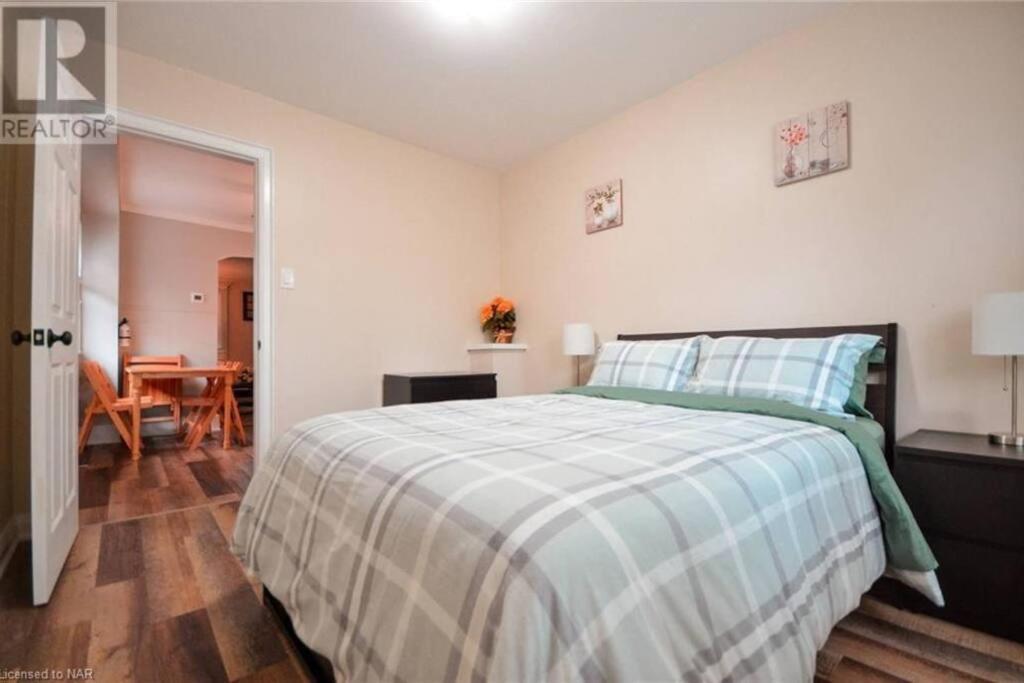 Cozy 3 Bedroom Downtown With Complimentary Breakfast Delivered Daily To The Casa vacanze Niagara Falls