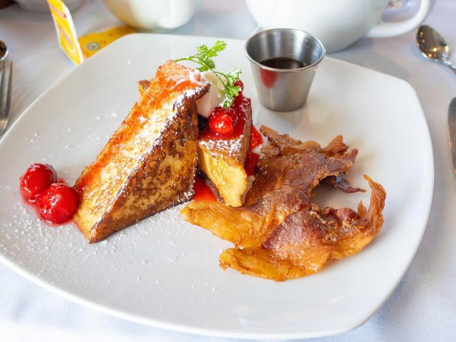 Cozy 3 Bedroom Downtown With Complimentary Breakfast Delivered Daily To The Casa vacanze *