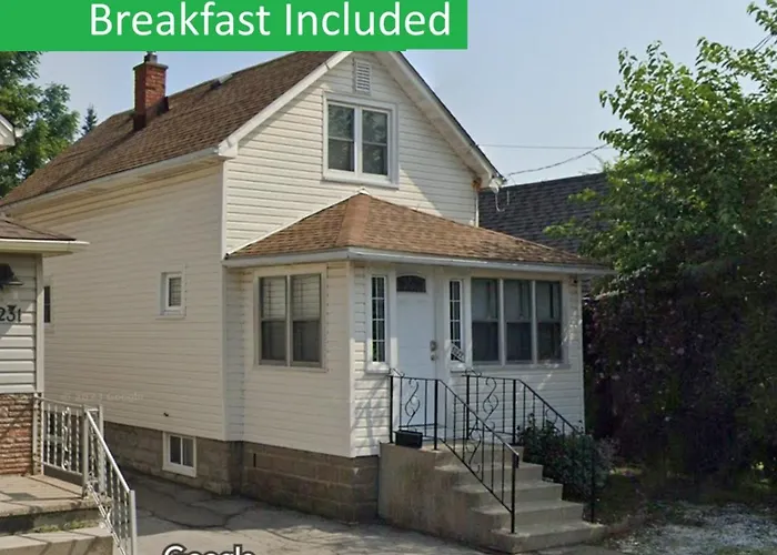 Cozy 3 Bedroom Downtown Cottage With Complimentary Breakfast Delivered Daily To The Rental